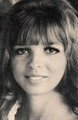 фото Рене Бонд