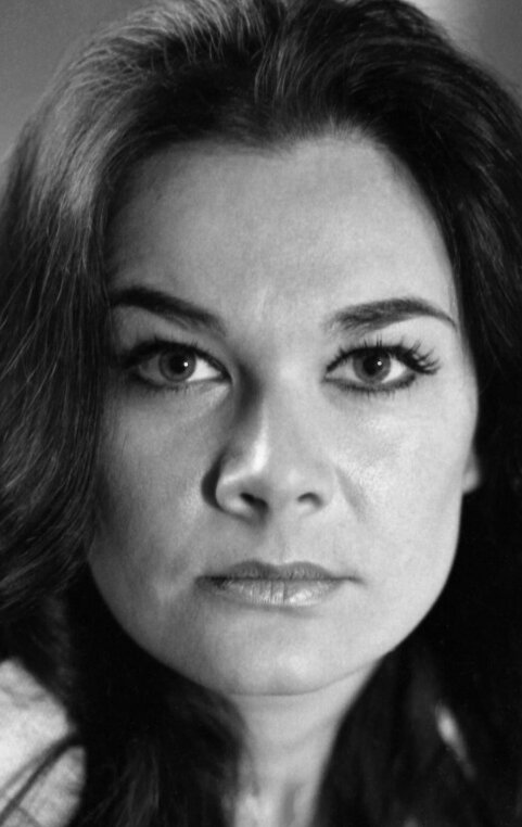 фото Имоджен Хассалл