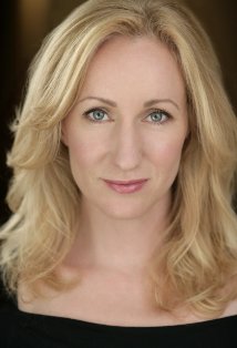 фото Анджела Перри