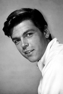 фото Роберт Логан