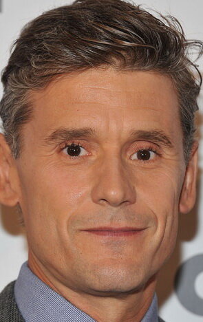 фото Саймон Холл