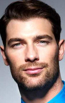 фото Кори Бонд