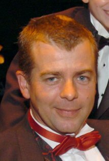 фото Адриан Холл