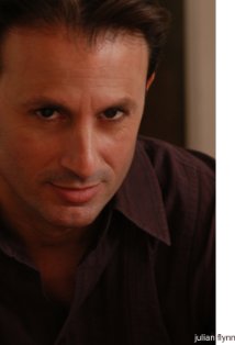 фото Джулиан Флинн