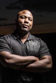 фото Джастин Льюис