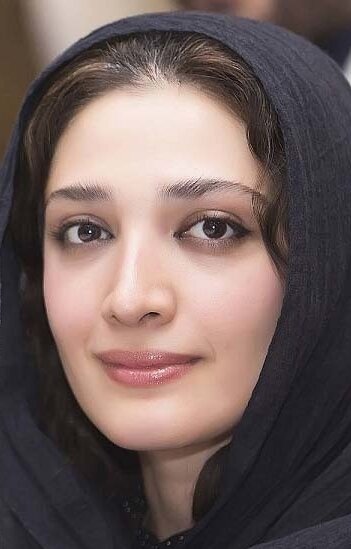 фото Мина Садати