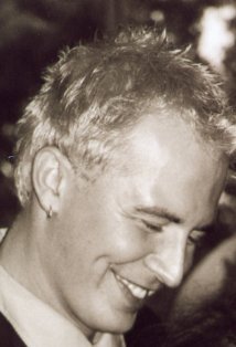 фото Адам Джонс