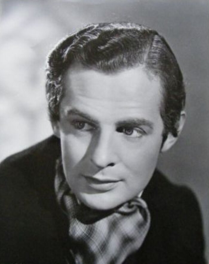 фото Дерек Бонд