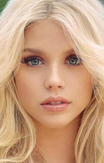 фото Кейлин Слевин