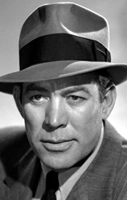 фото Уорд Бонд