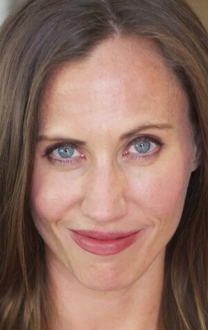 фото Минди Монтайон