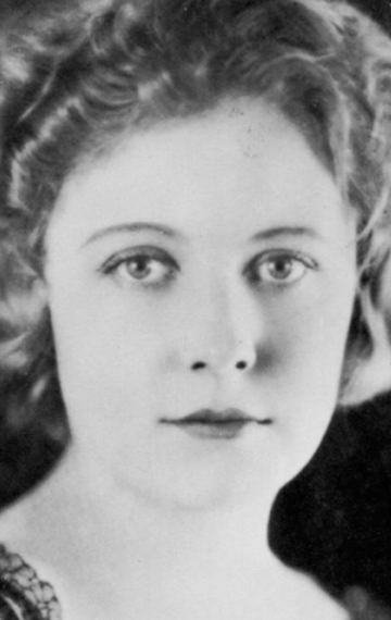 фото Эдна Первиэнс