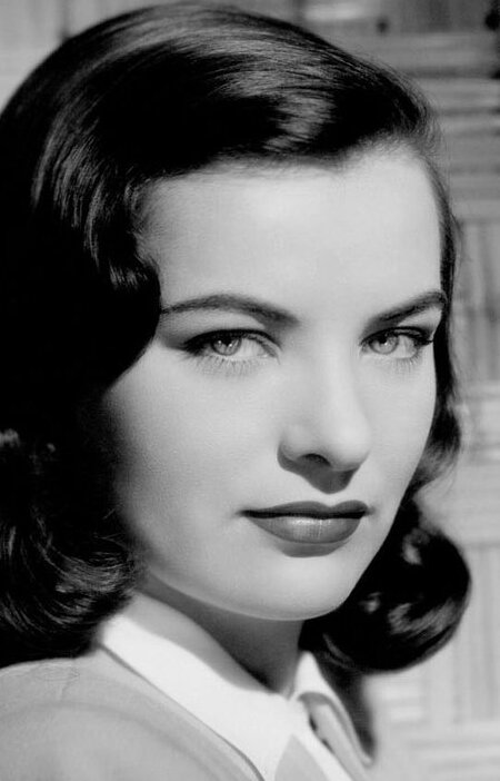 фото Элла Рейнес