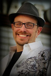 фото Мики Коркоран