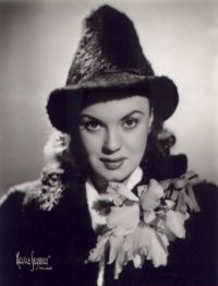 фото Элла Логан