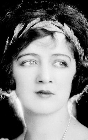 фото Альма Телл