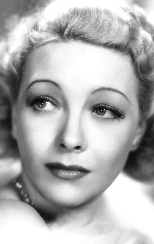 фото Хелен Твелвтрис