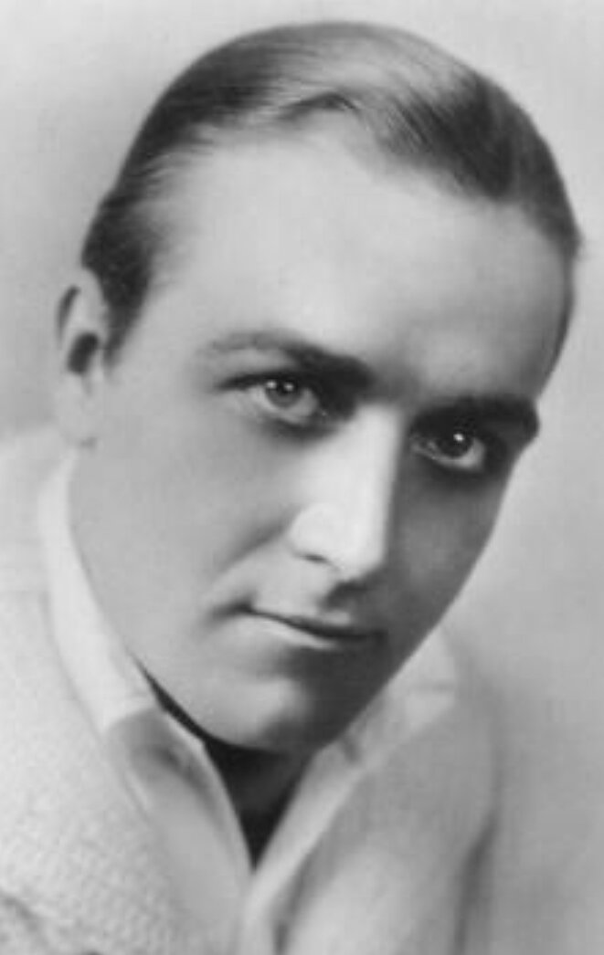 фото Джеймс Холл