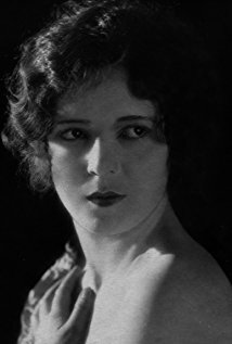 фото Жозефин Норман