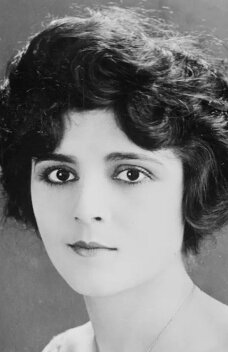 фото Клер Адамс