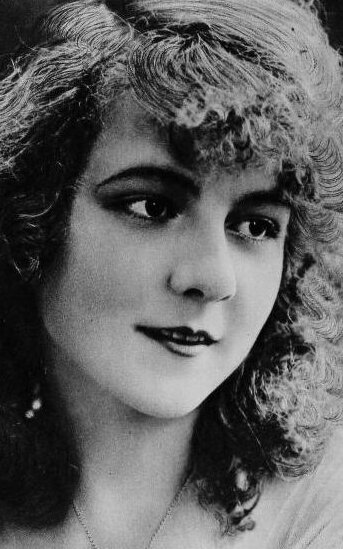 фото Полин Керли