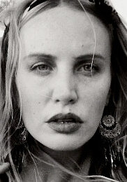 фото Кармен Хоук