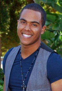 фото Армани Джозеф