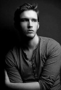 фото Томас Лонгли