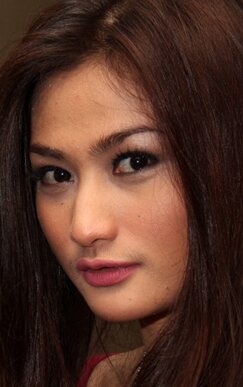 фото Дебби Аю