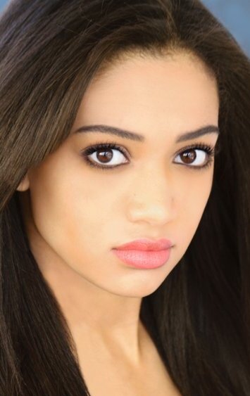 фото Саманта Логан