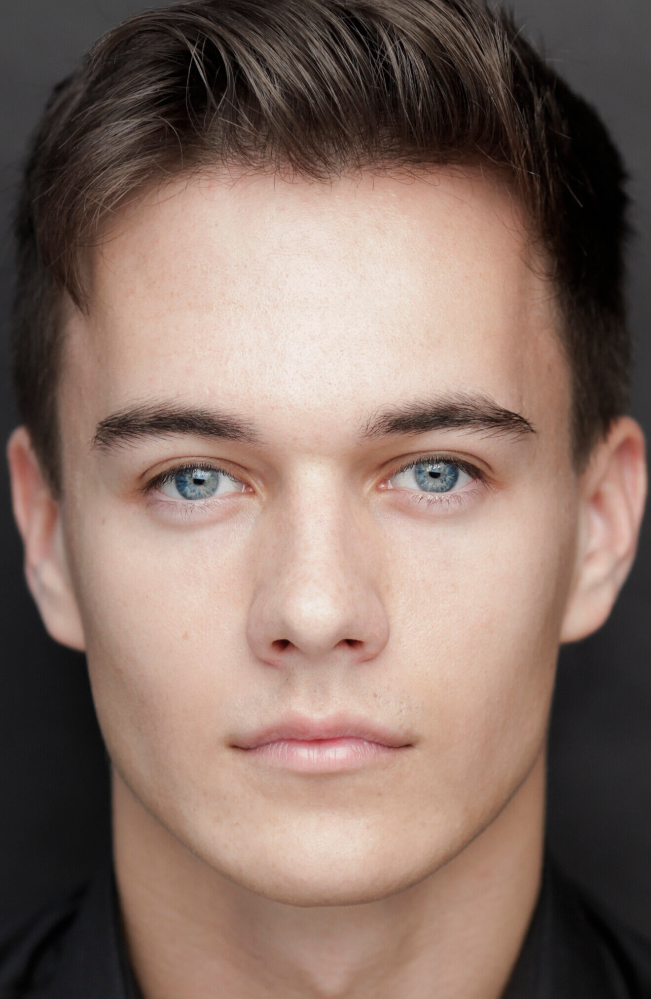 фото Карл Хьюз