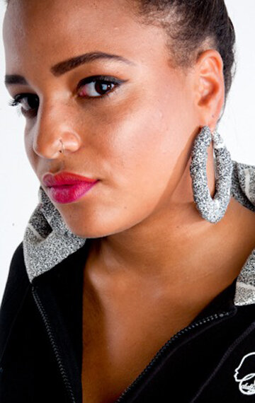 фото Лайя Льюис