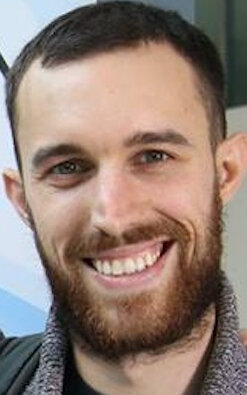 фото Оливер Холлис