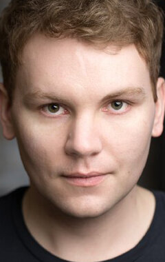 фото Леон Викерз