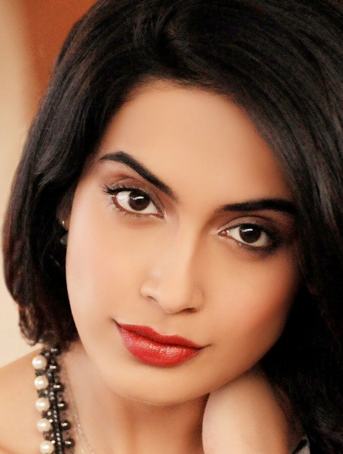 фото Сара-Джейн Диас