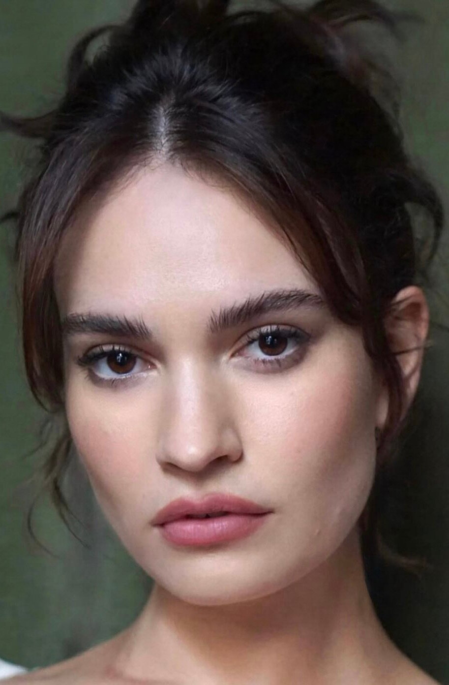 фото Лили Джеймс