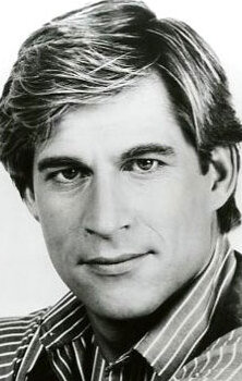 фото Саймон МакКоркиндейл