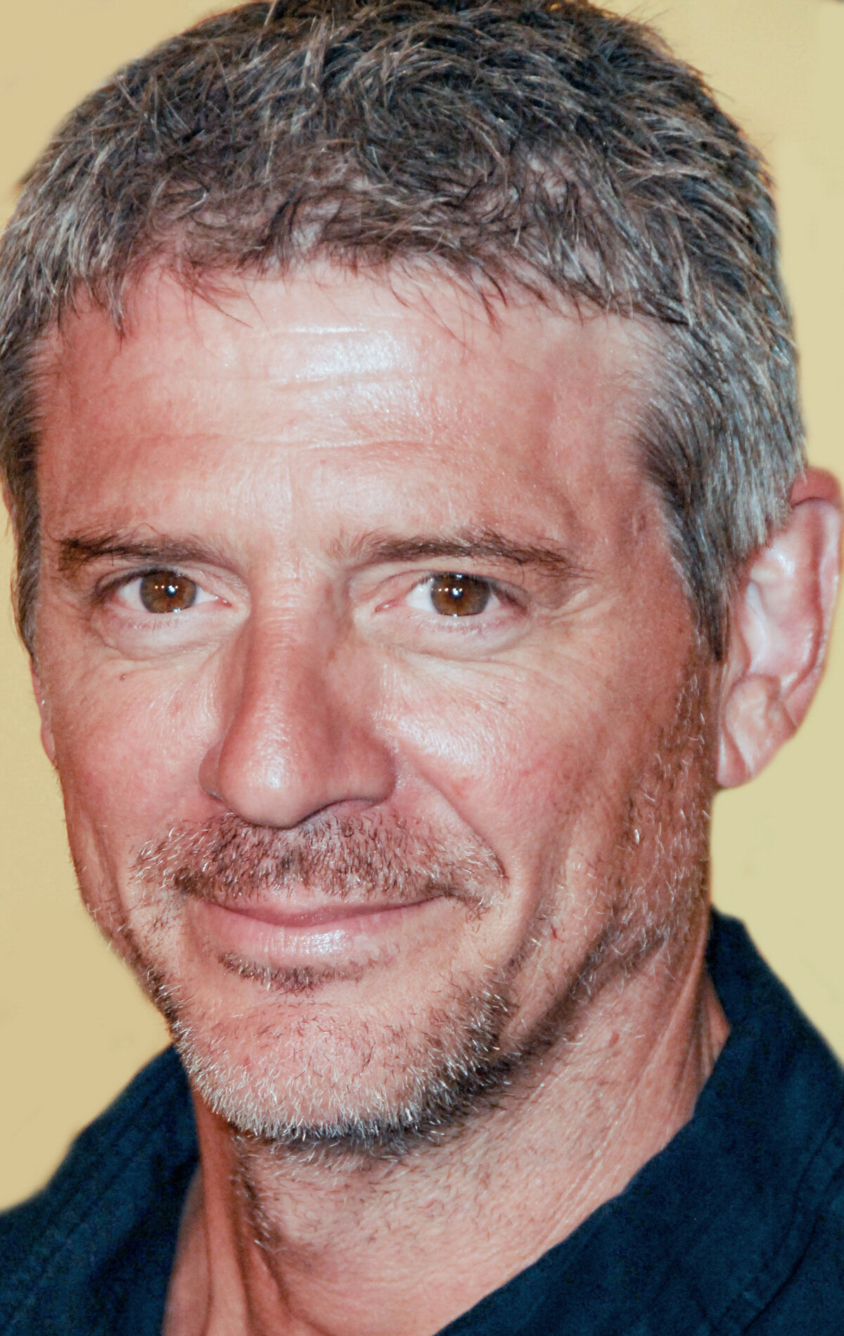 фото Кристофер Казинс