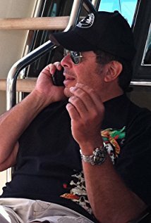 фото Крис Нассиф