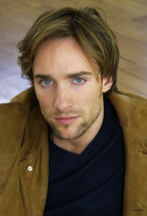 фото Cyril Montero