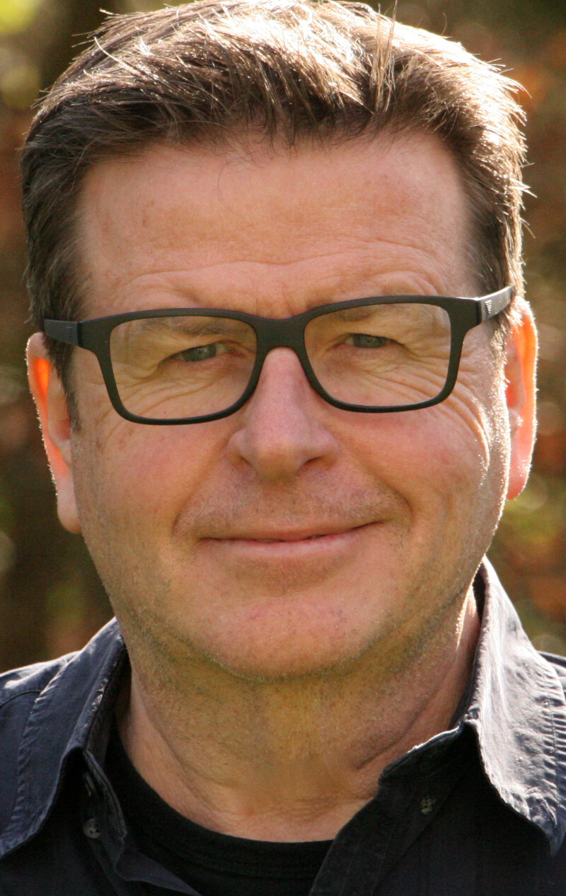 фото Саймон Уэст