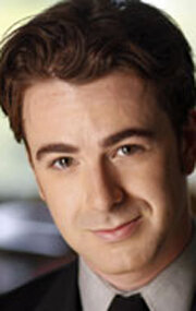 фото Амос Кроули