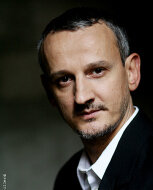 фото Николас Саймон