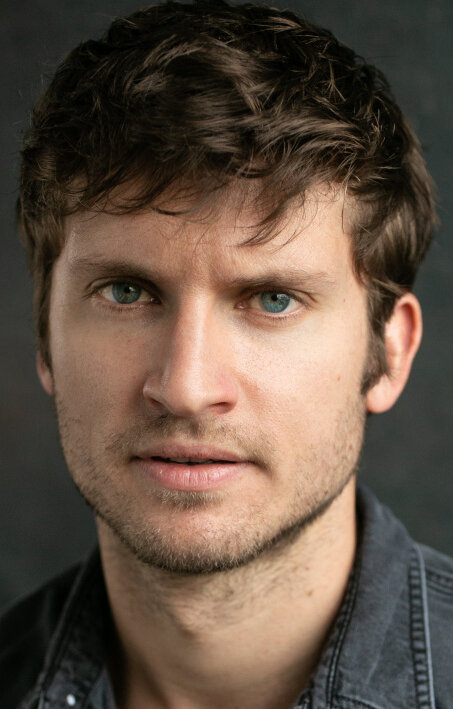 фото Том Уэстон-Джонс