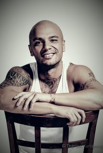 фото Greg Partsinevelos