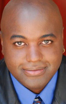 фото Крис Камау