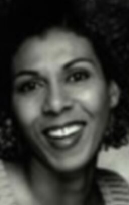 фото Ивет Харпер