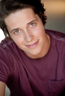 фото Исайя Адамс