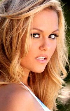 фото Анджелина Армани