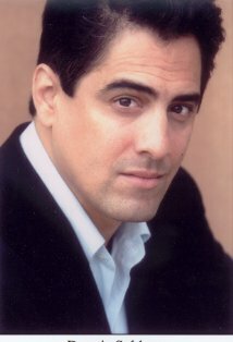 фото Dennis Saldana